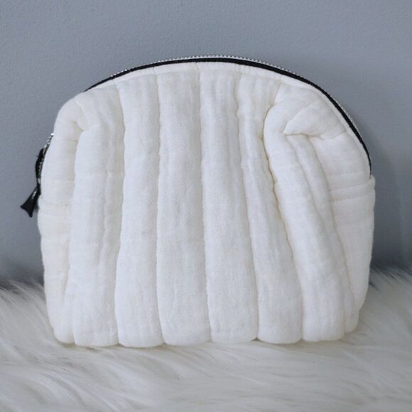 NEW Burberry Baby toiletry pouch w/COA NWT - Picture 4 of 10